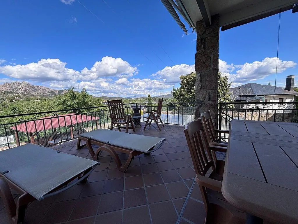 Terrace - Chalet with Pool and Terrace in El Boalo