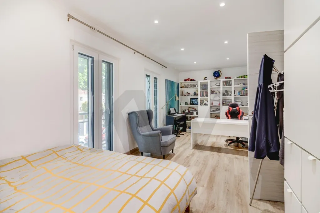 Bedrooms - Central Benfica House with Pool