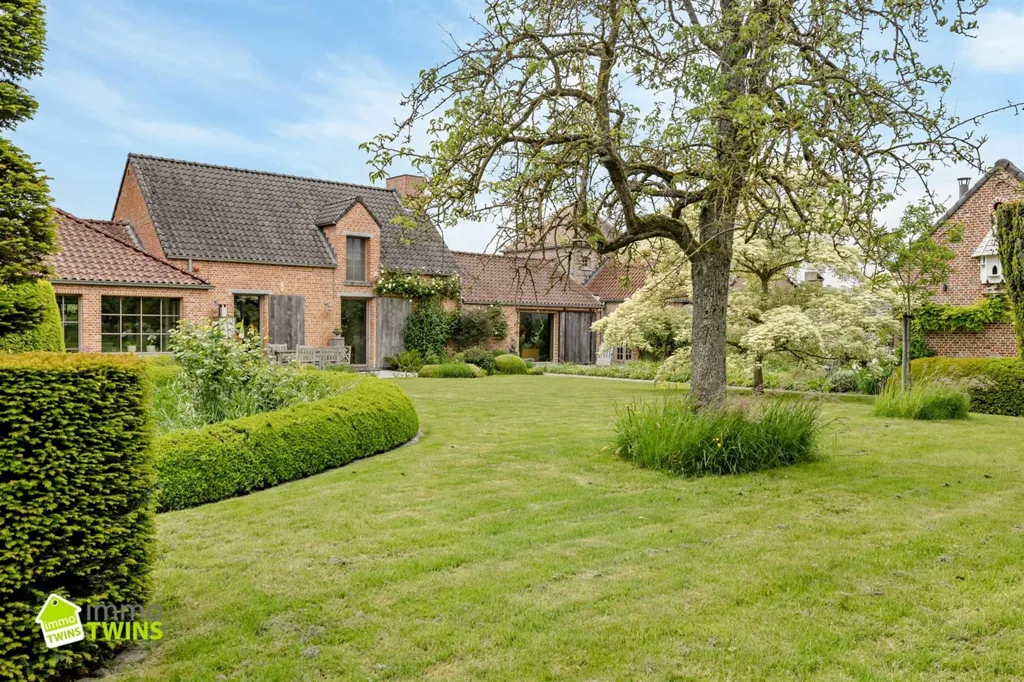 Aed - Renovated Patershoeve with Pool in Buggenhout