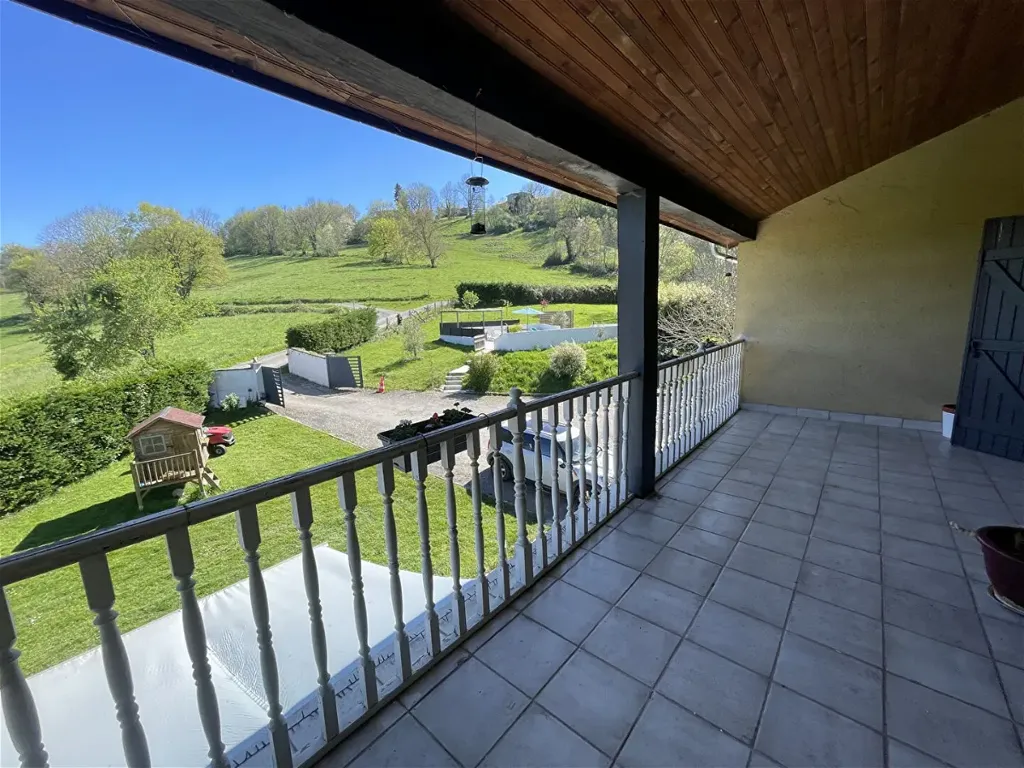 Balcon - Maison avec piscine et vue montagne à Montgauch