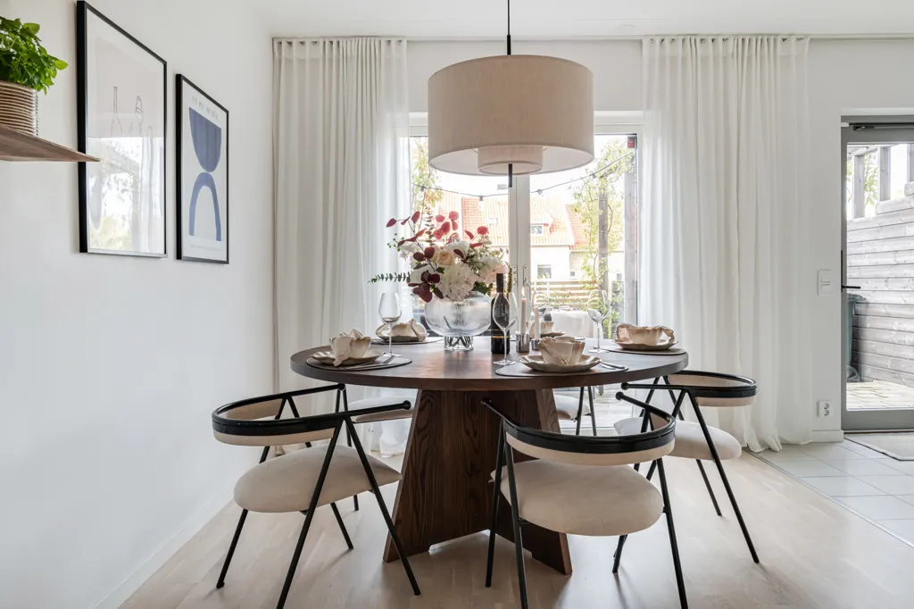 Sala da pranzo - Apartment with Balcony in Ringstorp