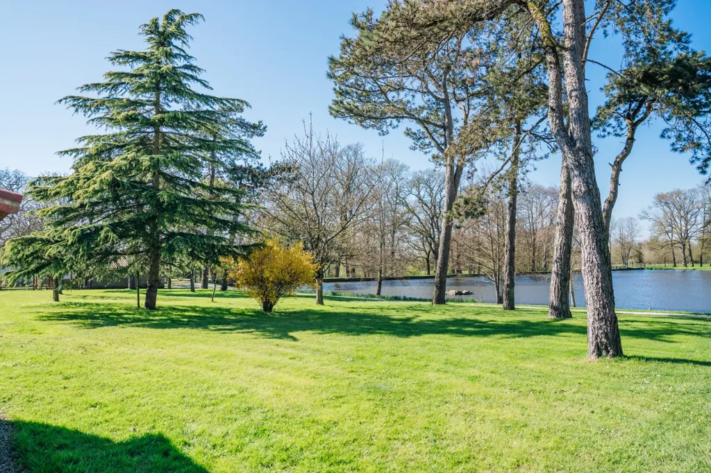 Jardin - Château du XVIIIe avec Domaine de 42 ha près de Nantes