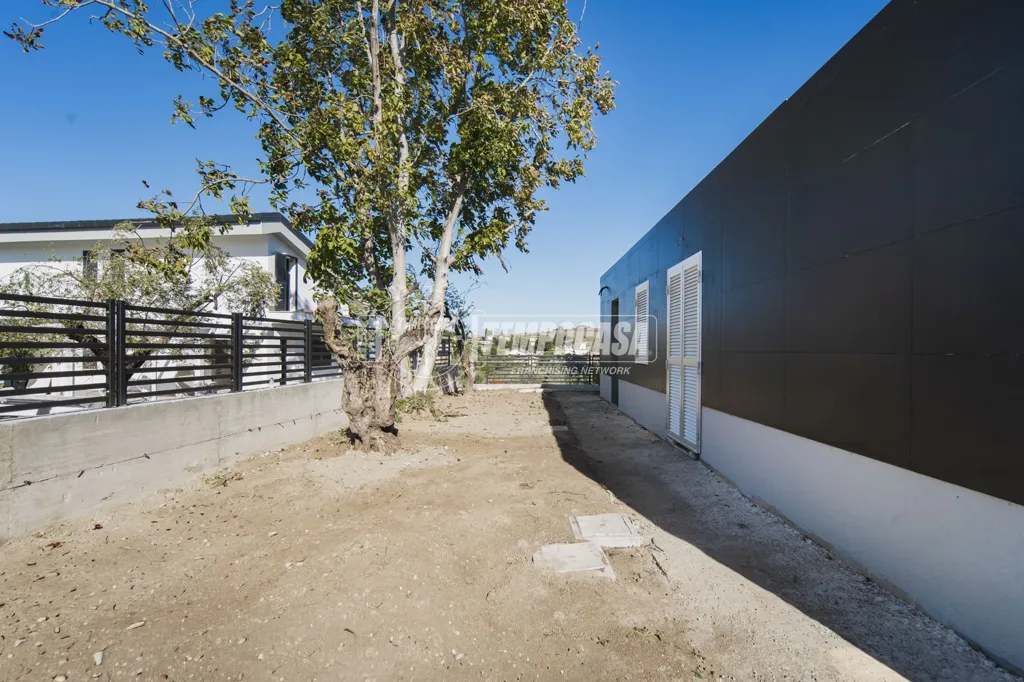 Giardino - Contemporary Villa with Private Garden in Formello