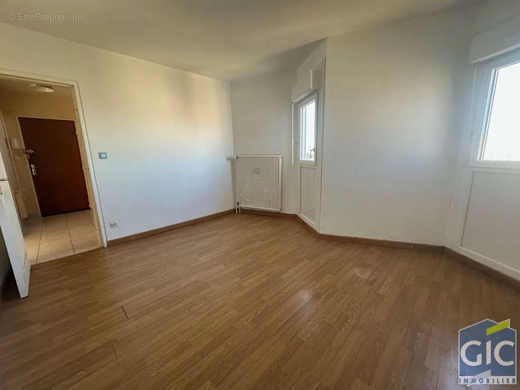 Toad - Large 2-Bed Flat with Panoramic View in Herouville