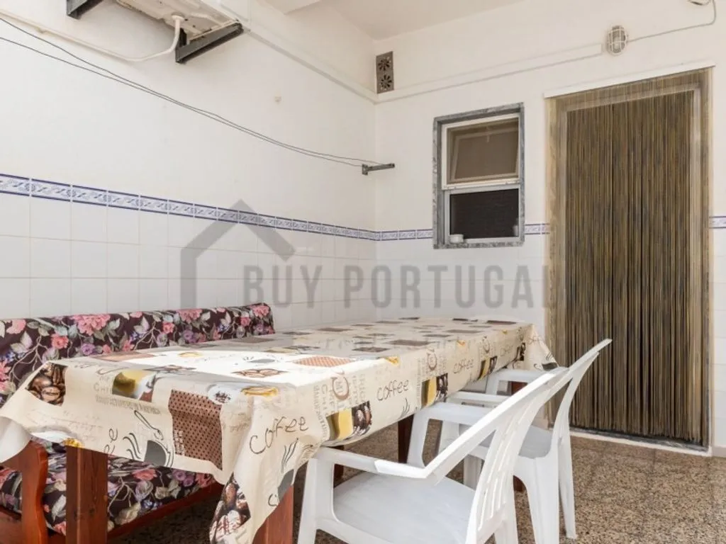 Salle à manger - Villa with 7 Apartments in Manta Rota