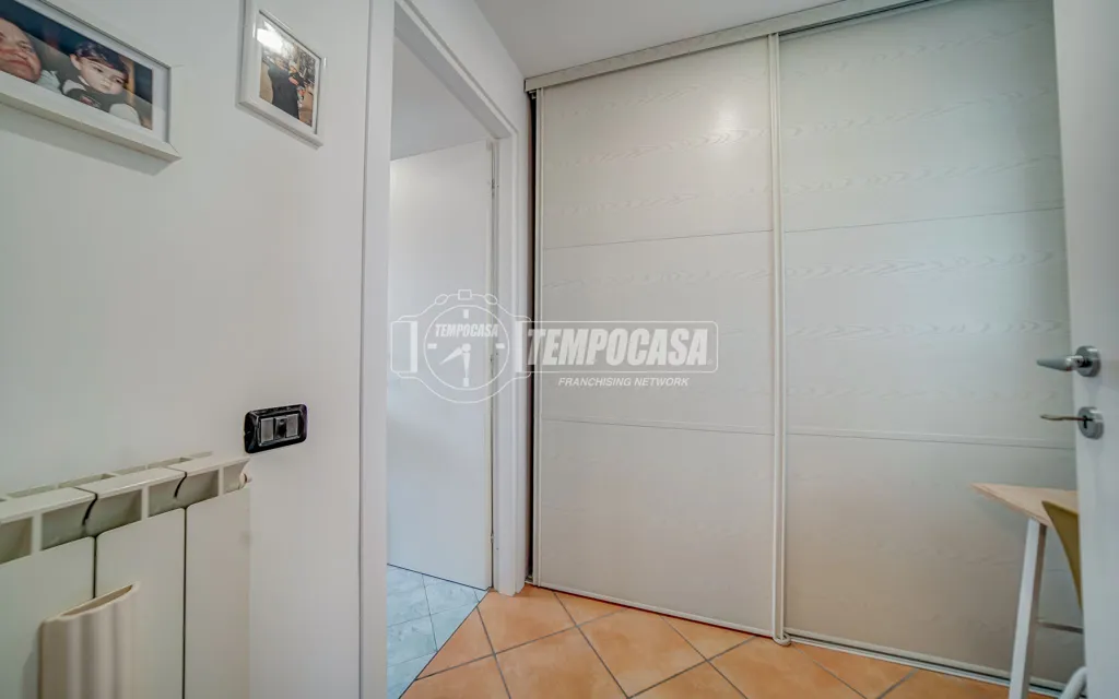 Esik - Semi-Detached House with Garden in Sumirago
