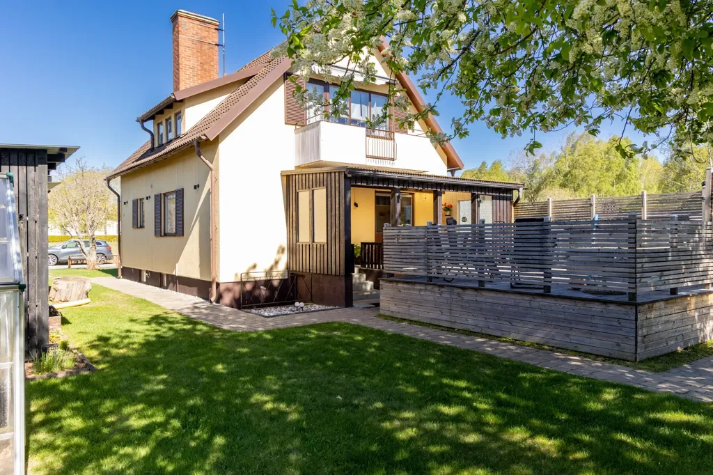 Jardin - Detached House with Spa in Fågelfors