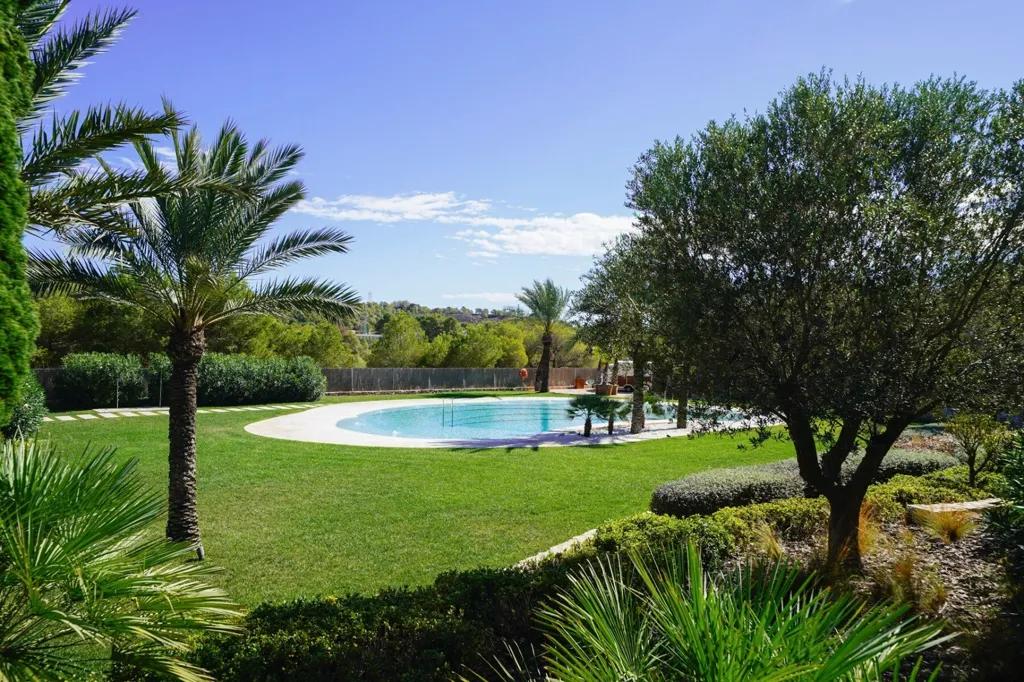 Piscine - Luxury Villa with Private Pool in Las Colinas