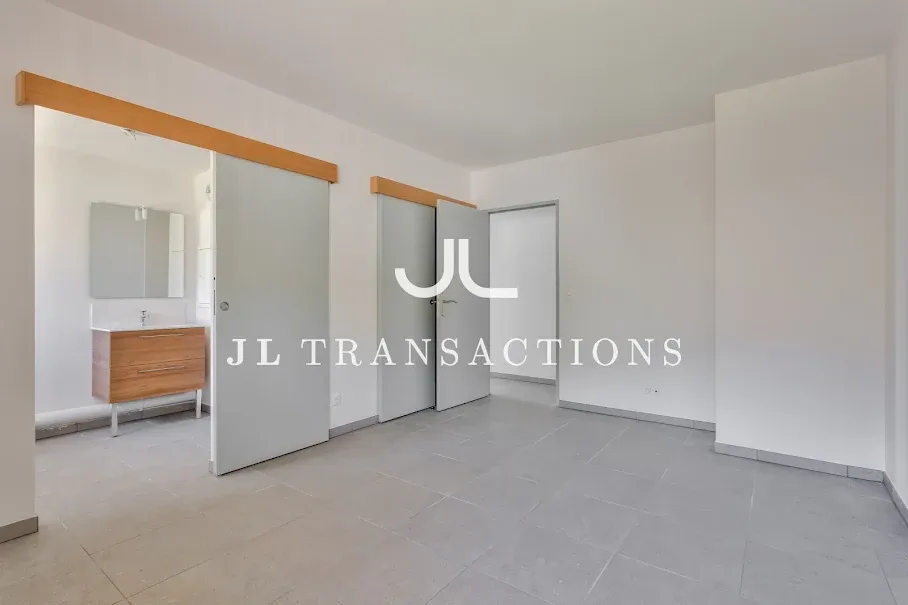 Magamistoad - Spacious 5-Piece Apartment with Terrace in Bordeaux