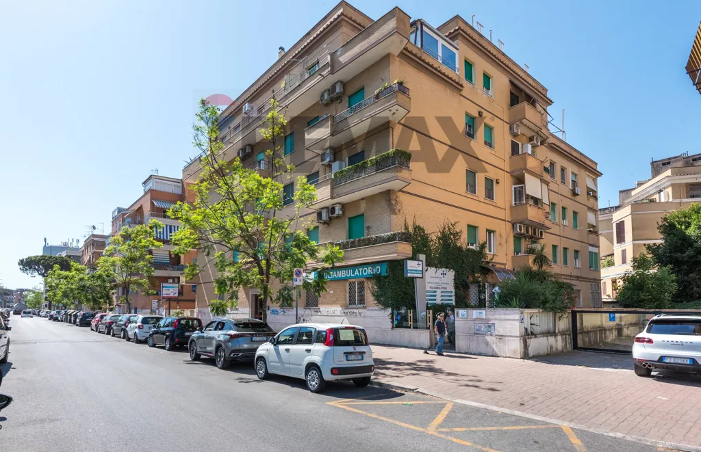 Välivaade - Trilocale with Balcony in Rome