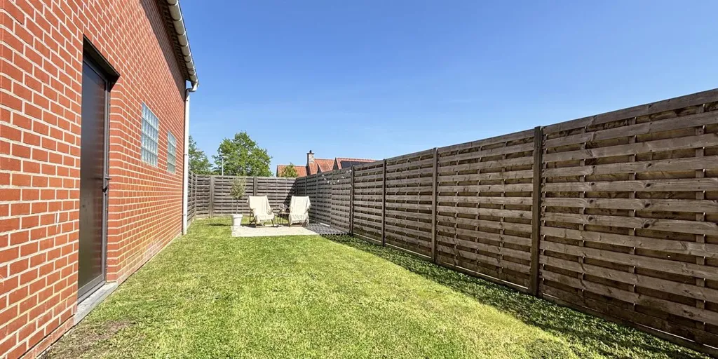 Jardin - Maison Rénovée avec Garage à Tiegem