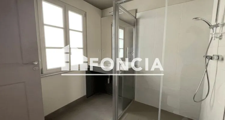 Salles de bain - Appartement Charmant avec Parking à Nancy