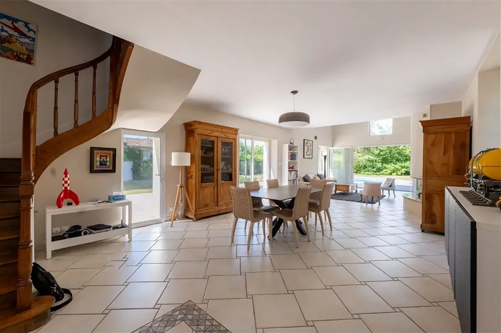 Salle à manger - Maison de Maître avec Piscine à Avanton