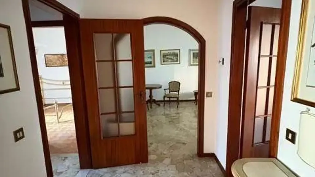 hallway_entrance