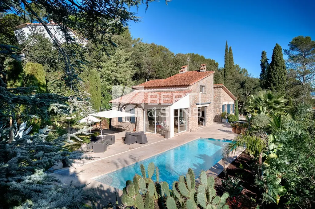 Piscine - Villa en Pierre Rénovée avec Piscine à Mandelieu