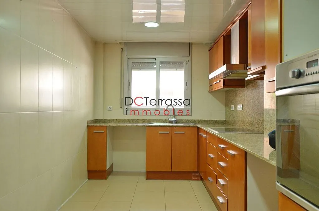 Kitchen - Apartment with Balcony in Vallparadís, Terrassa