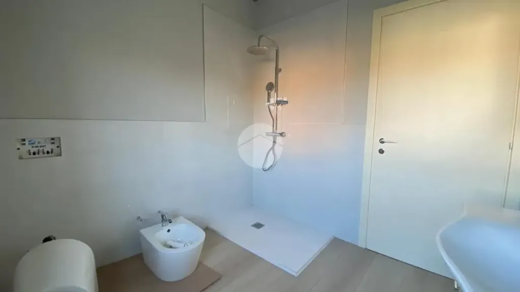 Salles de bain - Rearranged Apartment with Pool in Lonato