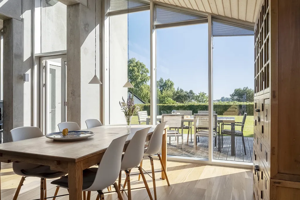 Sala da pranzo - Architectural Holiday Home with Water View in Snaptun