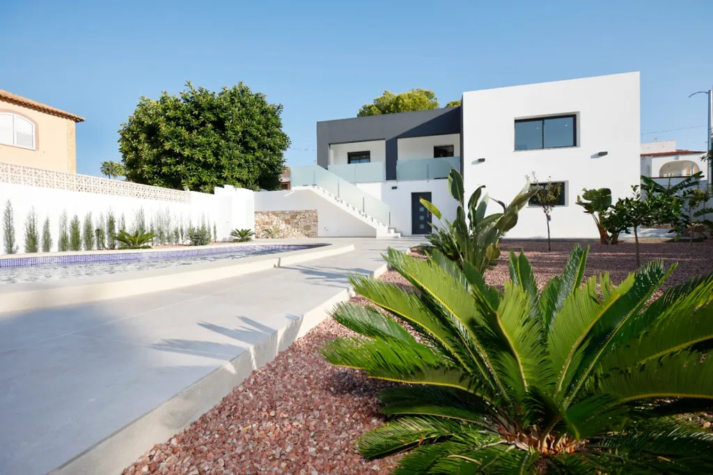 Välivaade - Contemporary Chalet with Solar Installation in Calpe