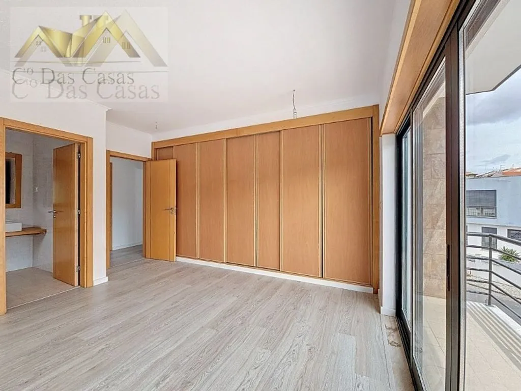 Bedrooms - Modern House in Final Renovation in Almada