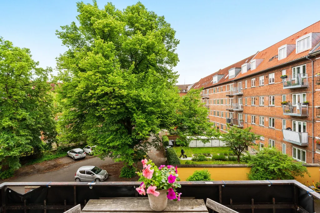Balcon - 1931 Flats with Brick Facade in Odense C