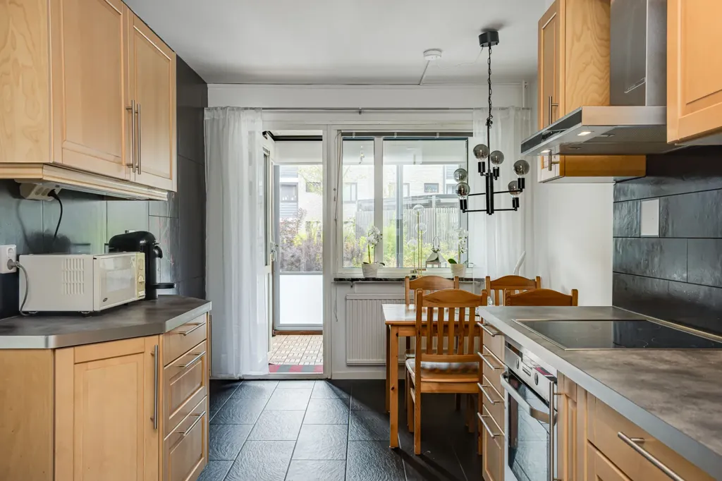 Cuisine - Two-Bedroom Flat with Balcony in Halland