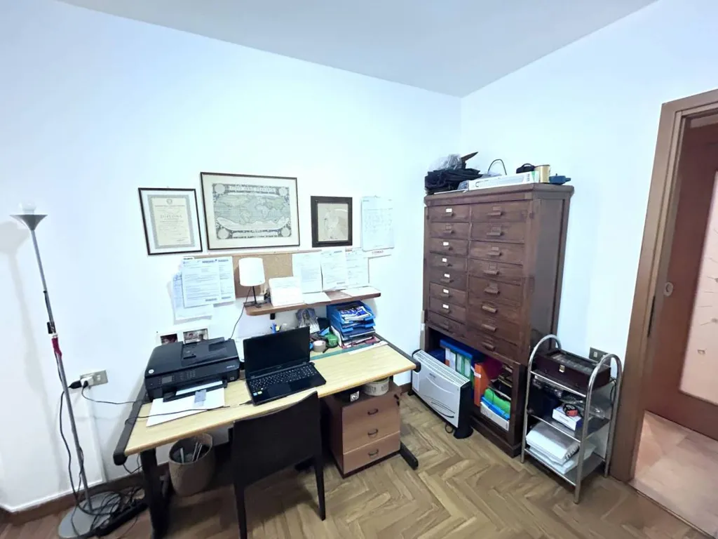 Bureau - Spacious Apartment with Garden in Lecco