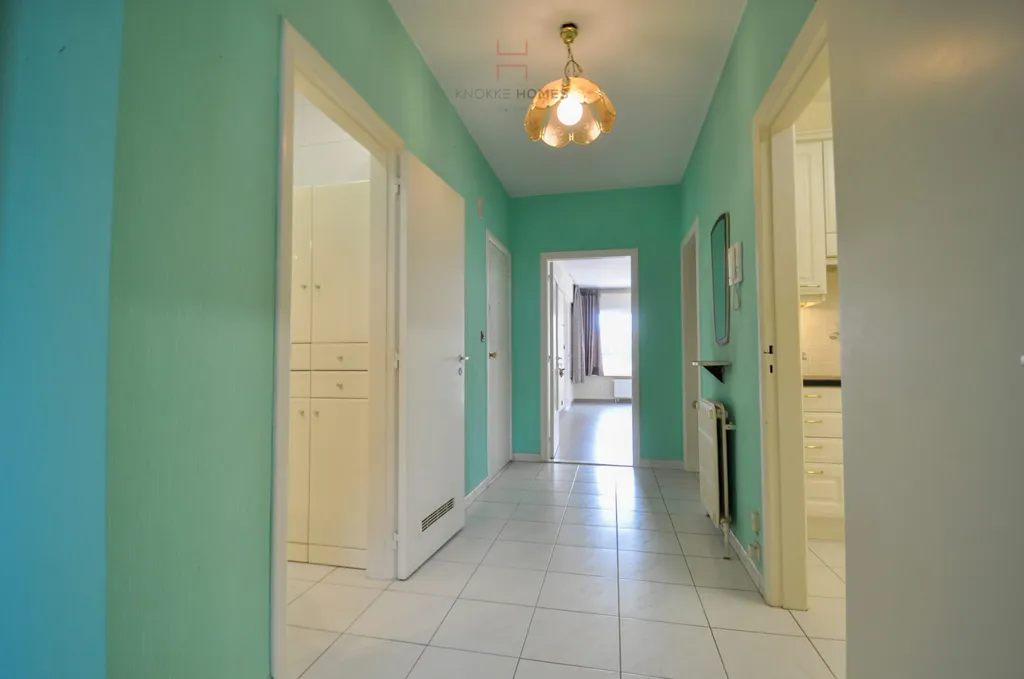 Esik - Renovable Apartment with Terrace in Duinbergen