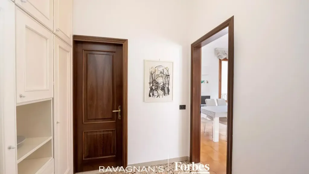 Esik - Canal-Front Apartment in Venice