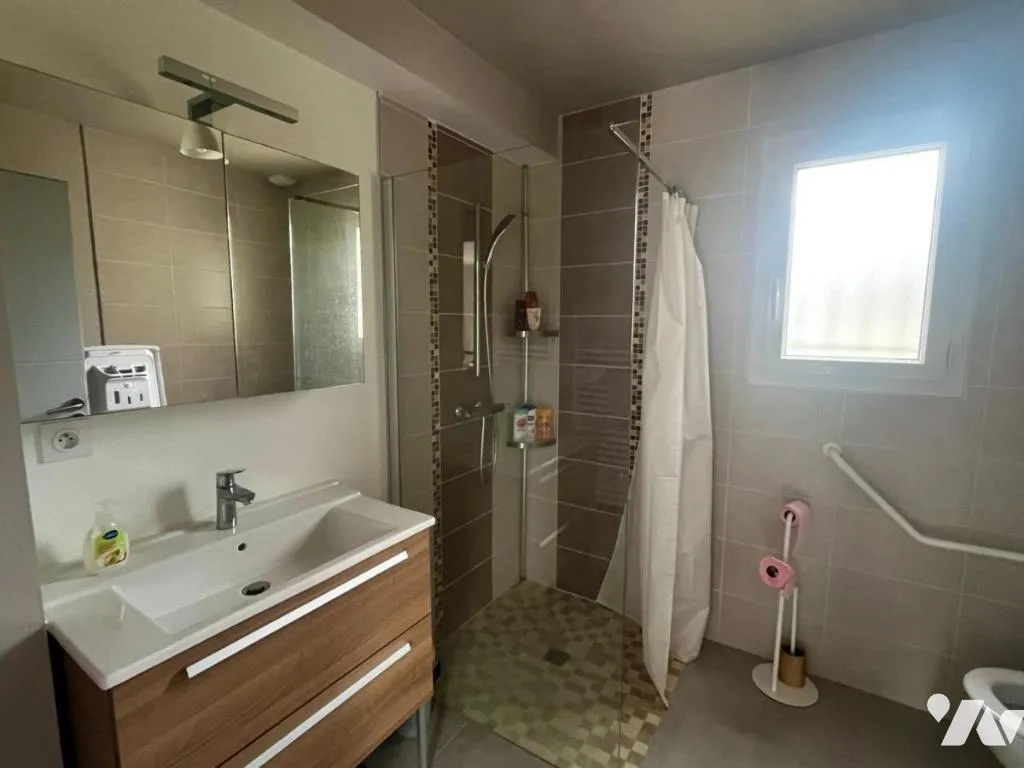 Vannitoad - Contemporary Villa with Garden in Chusclan
