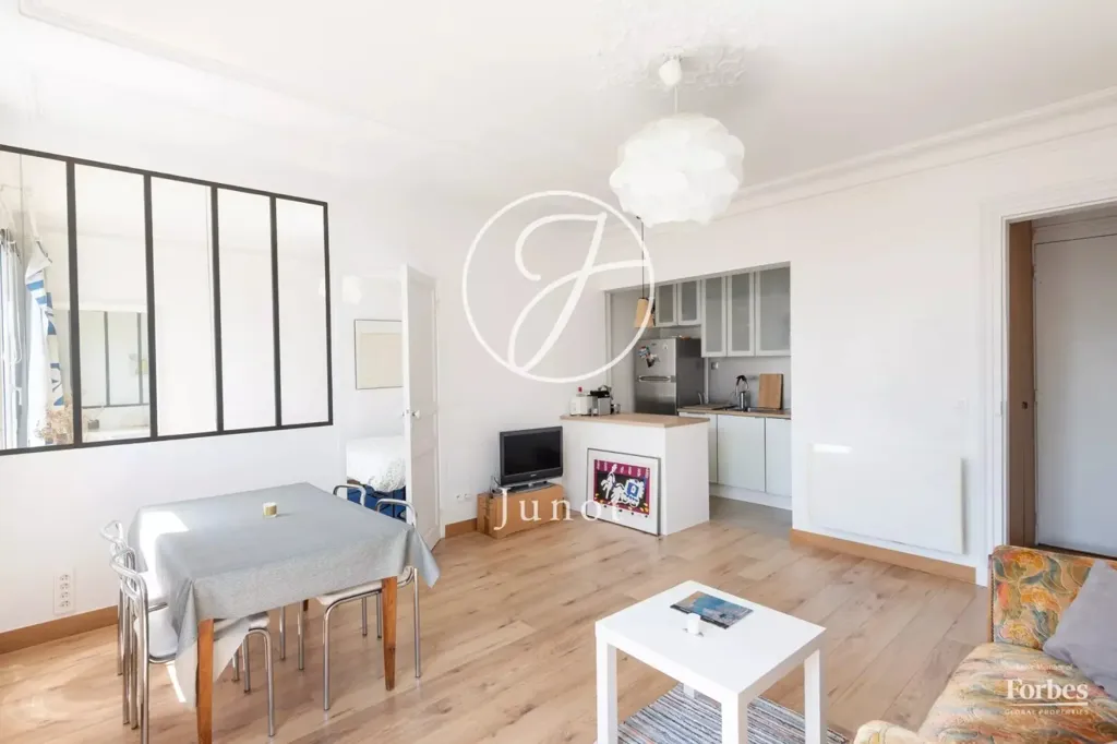 Elutuba - Apartment with Eiffel View in Paris 18th