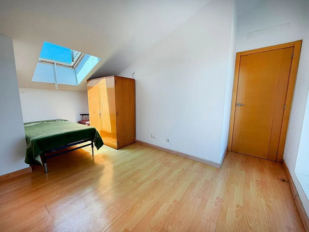 Magamistoad - Reformed Duplex with Balcony in Sobradiel