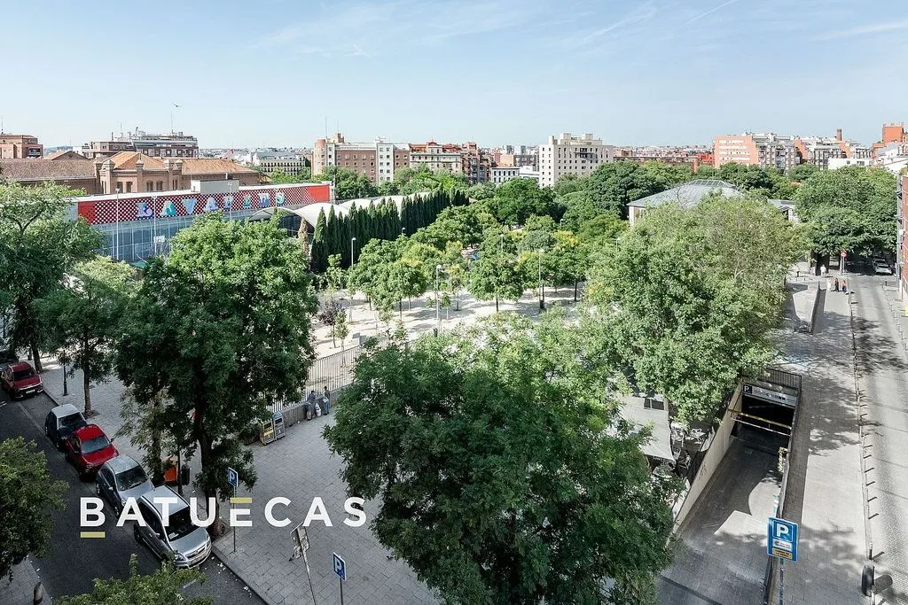 Apartment with Balcony in Embajadores, Madrid