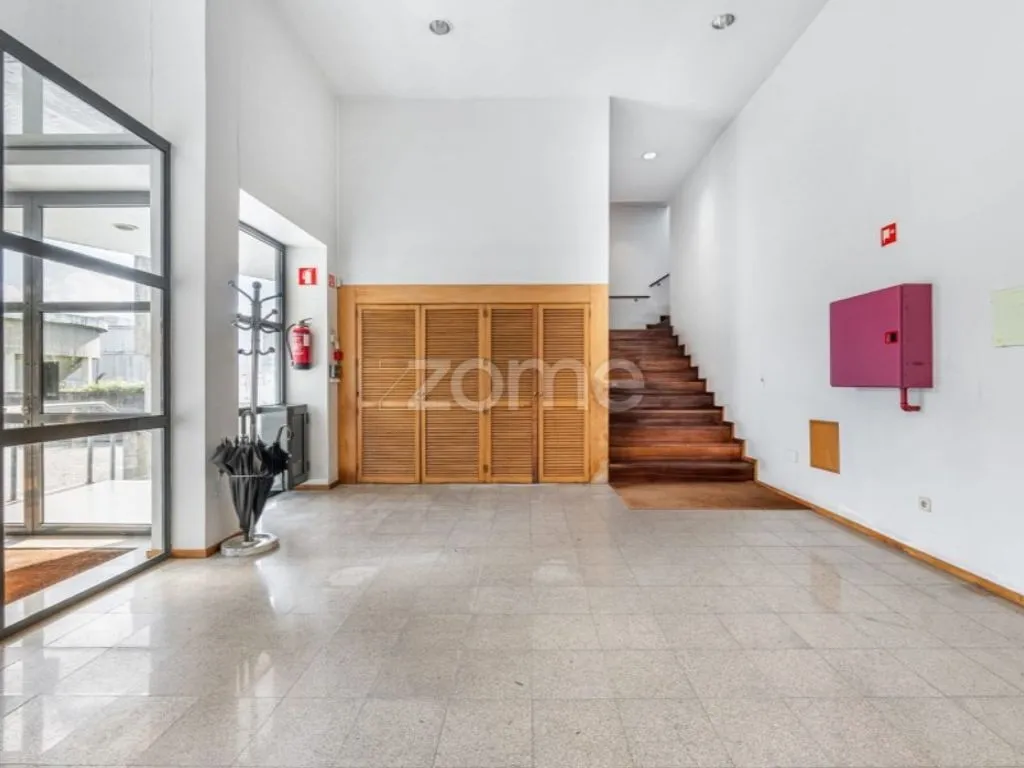 Esik - Corporate Office with South Terrace in Maia