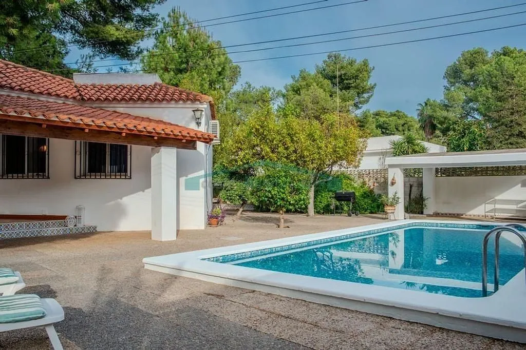 Bassein - Chalet with Pool and Terrace in La Cañada
