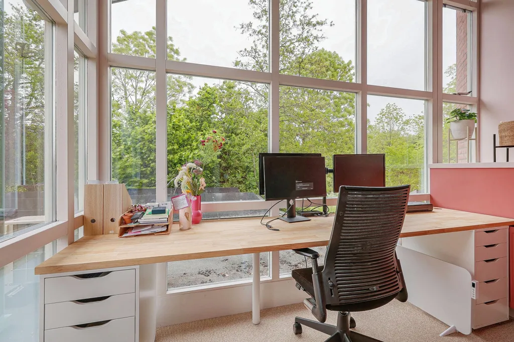 Bureau - Detached House with Garden in Purmerend