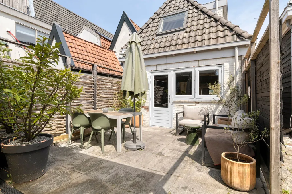 Terrass - Characterful House with Water View in Zeglis