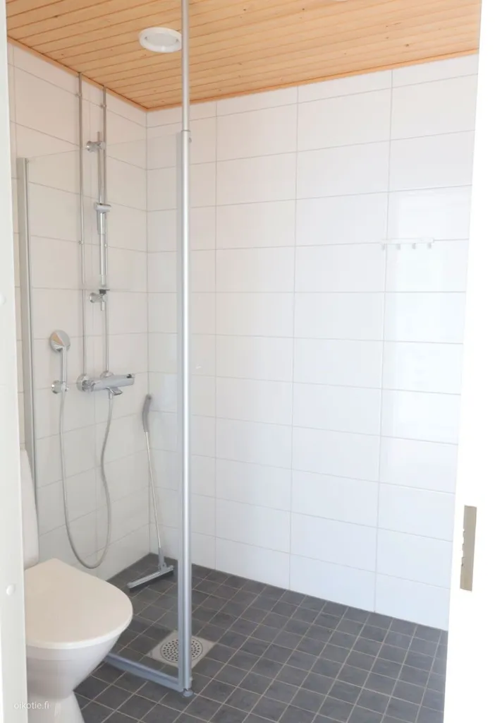 Salles de bain - Bright Studio with Balcony in Hervanta, Tampere