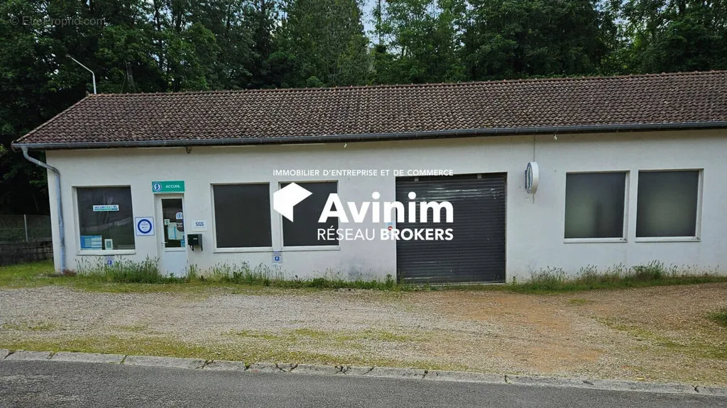 Välivaade - Commercial Space with Parking in Saint-Amour