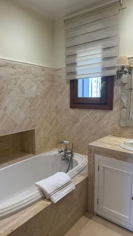 Bathrooms - Villa with Pool in Costabella, East Marbella