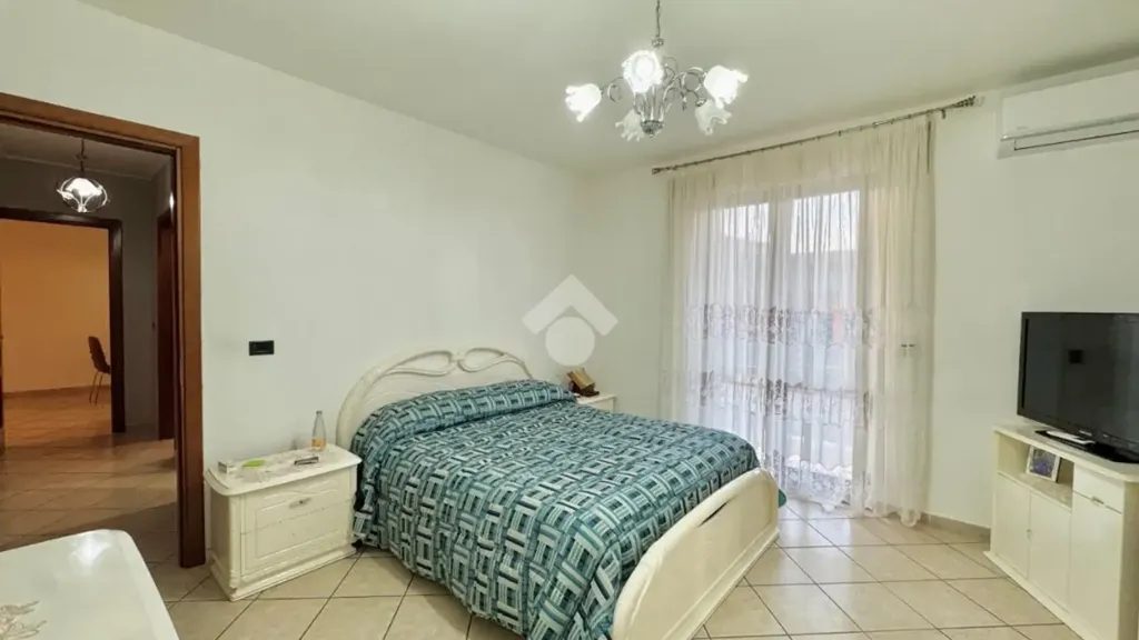 Chambres - 3-Bed Apartment with Balcony in Orta Di Atella