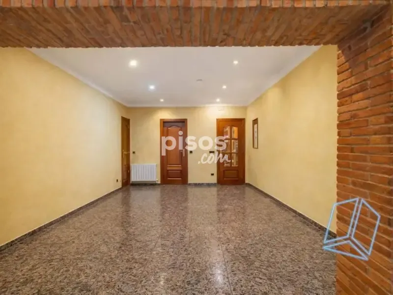 Esik - Ground Floor Flat with Balcony in Gavà