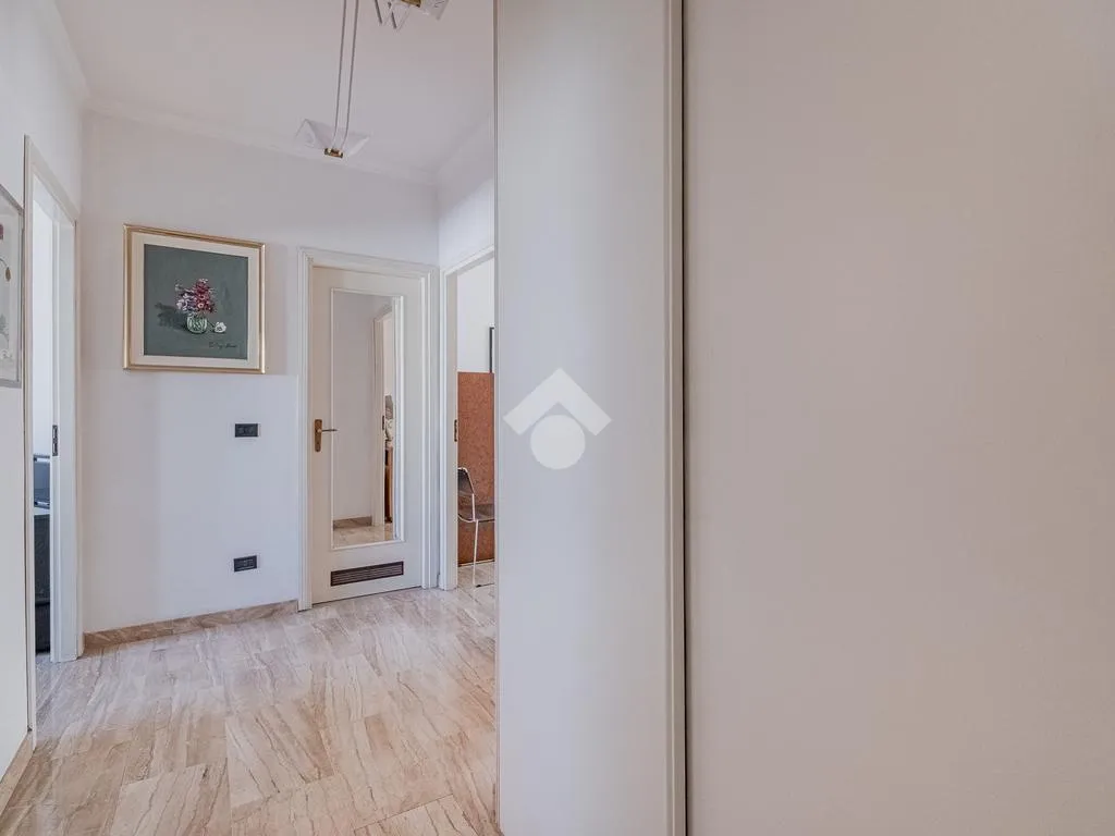 Entrée - South-Facing Apartment with Terrace in Rome