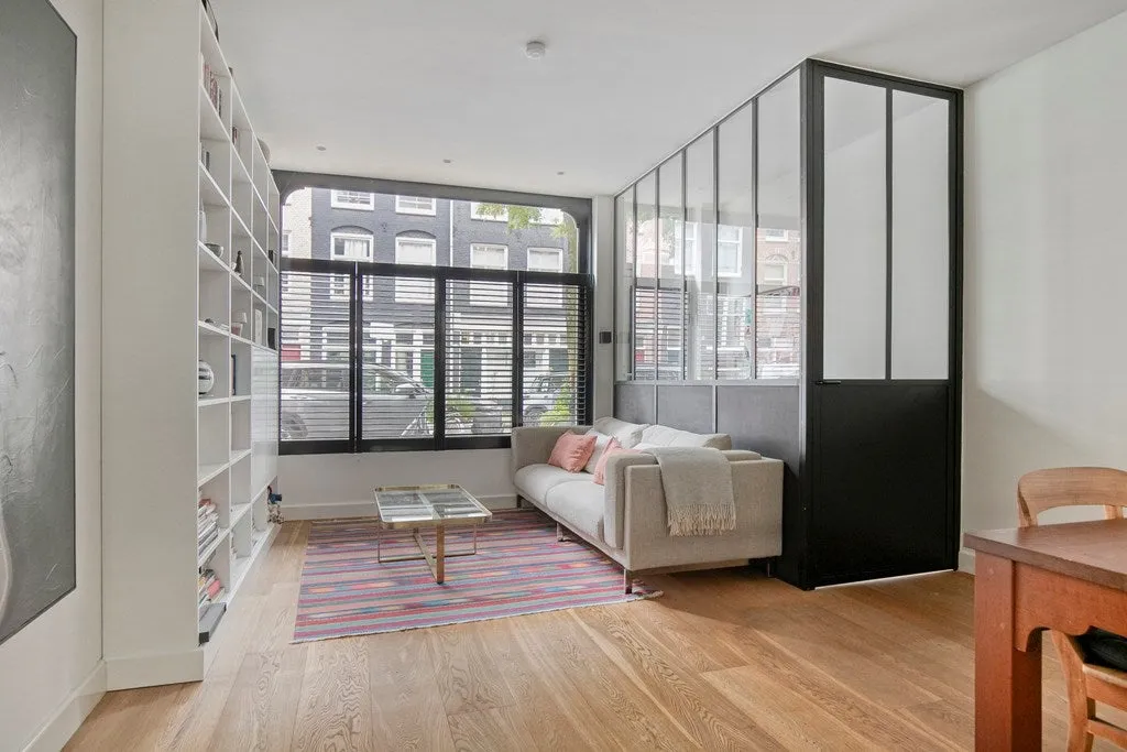 Charming Ground Floor Flat with Garden in Staatsliedenbuurt