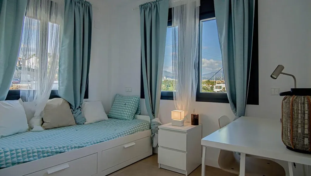 Chambres - Townhouse with Golf Access in Estepona
