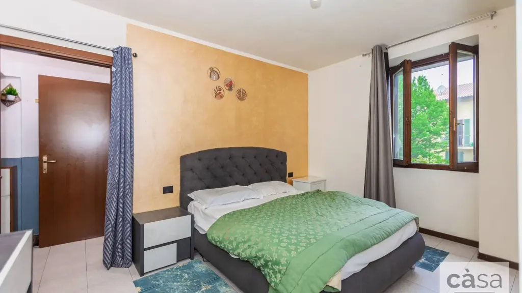 Chambres - Semi-detached Apartment with Balcony in Malnate