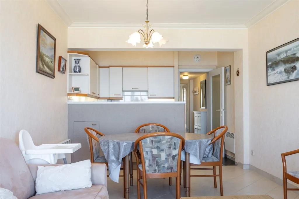Dining Room - Apartment with Sea View on Zeedijk