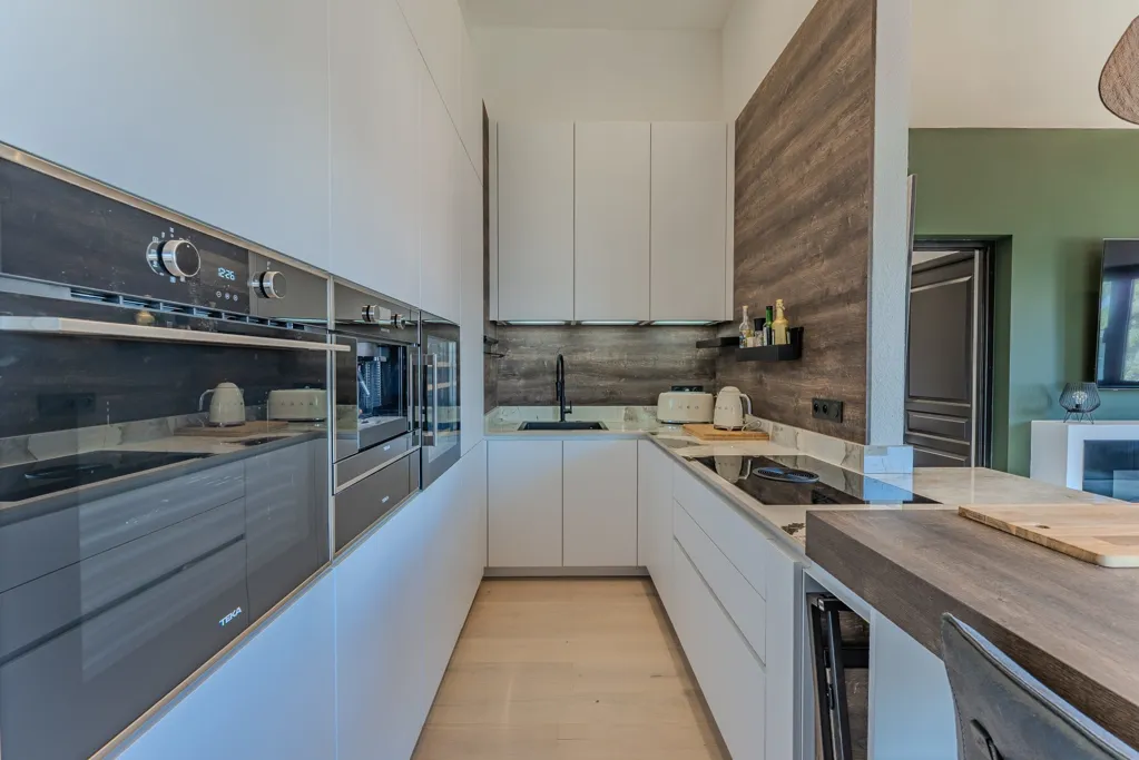 Köök - Luxury Lakefront Apartment in Publier