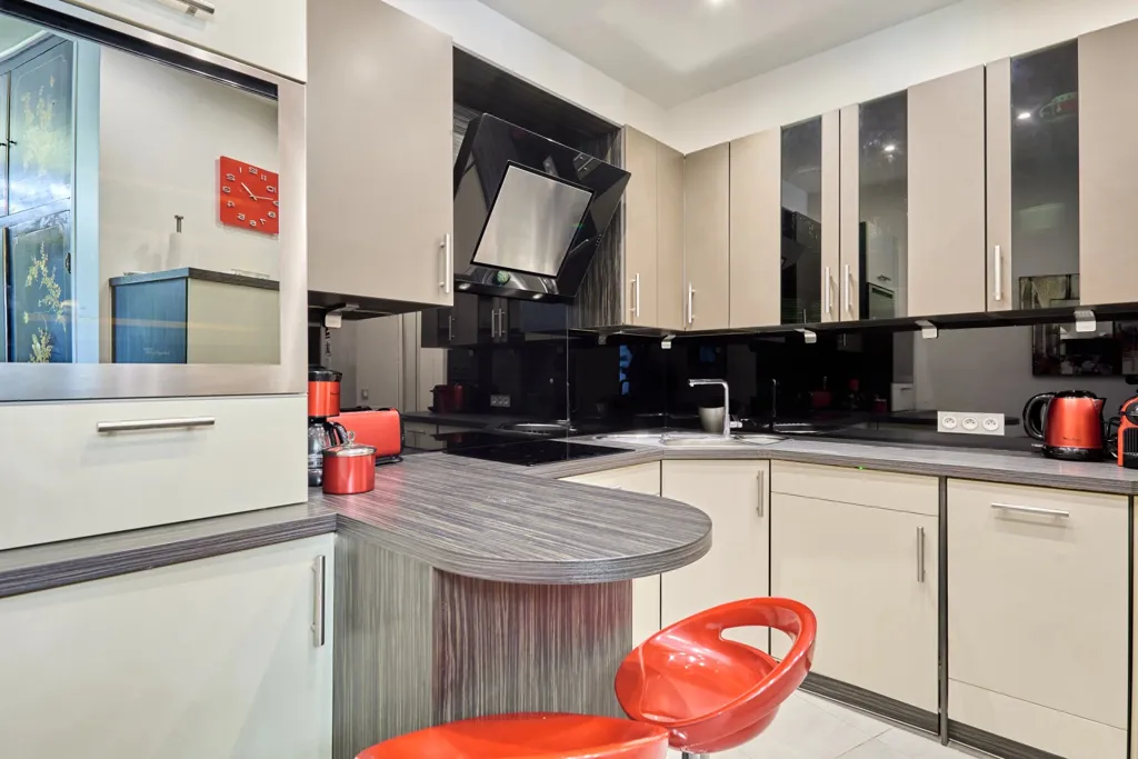 Köök - Bright Apartment with Open Views in Paris 16th