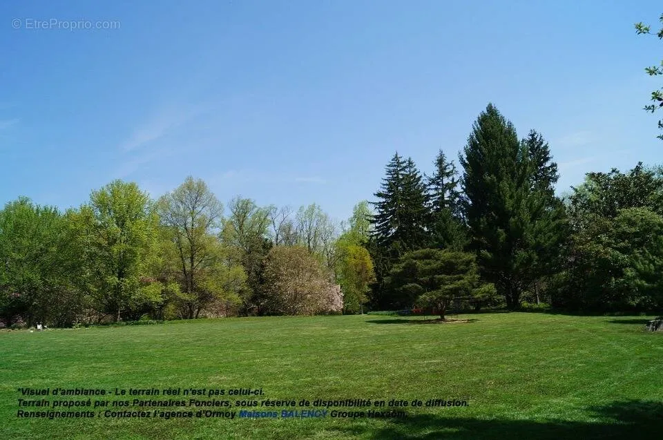 Jardin - Terrain à Bâtir en Site Classé à Limours